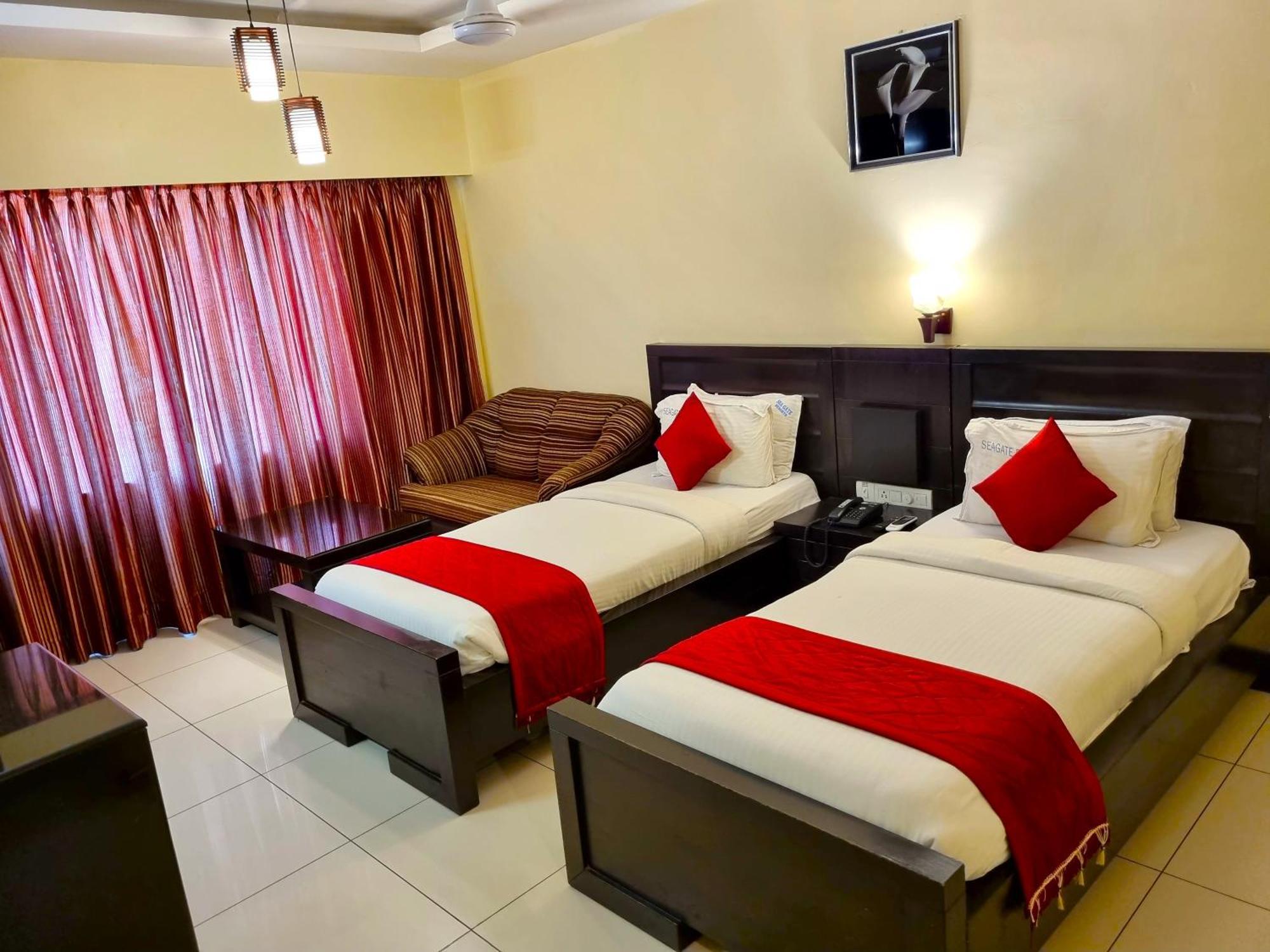 Seagate Church View Resorts Velankanni Eksteriør billede